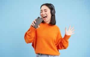 Convierte tu móvil en un karaoke