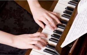 Domina el piano con Tomplay