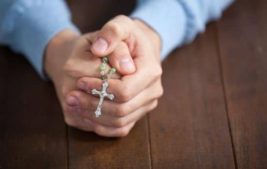 Rezar el rosario: la fe diaria hecha fácil