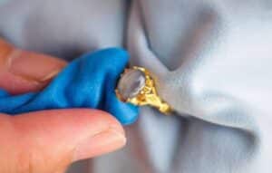 Brilla con estilo: Apps para joyas auténticas