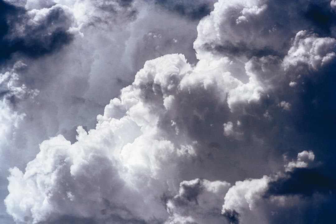 Aplicación de previsión de tormentas: alertas y rutas seguras