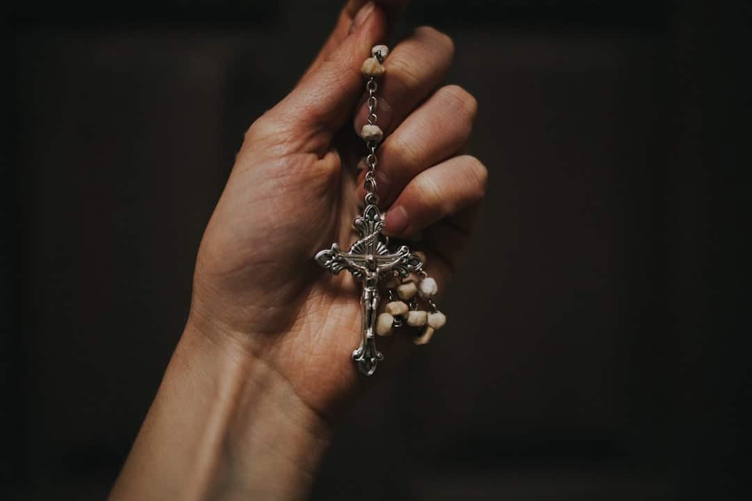 Aplicación móvil para rezar el Rosario paso a paso